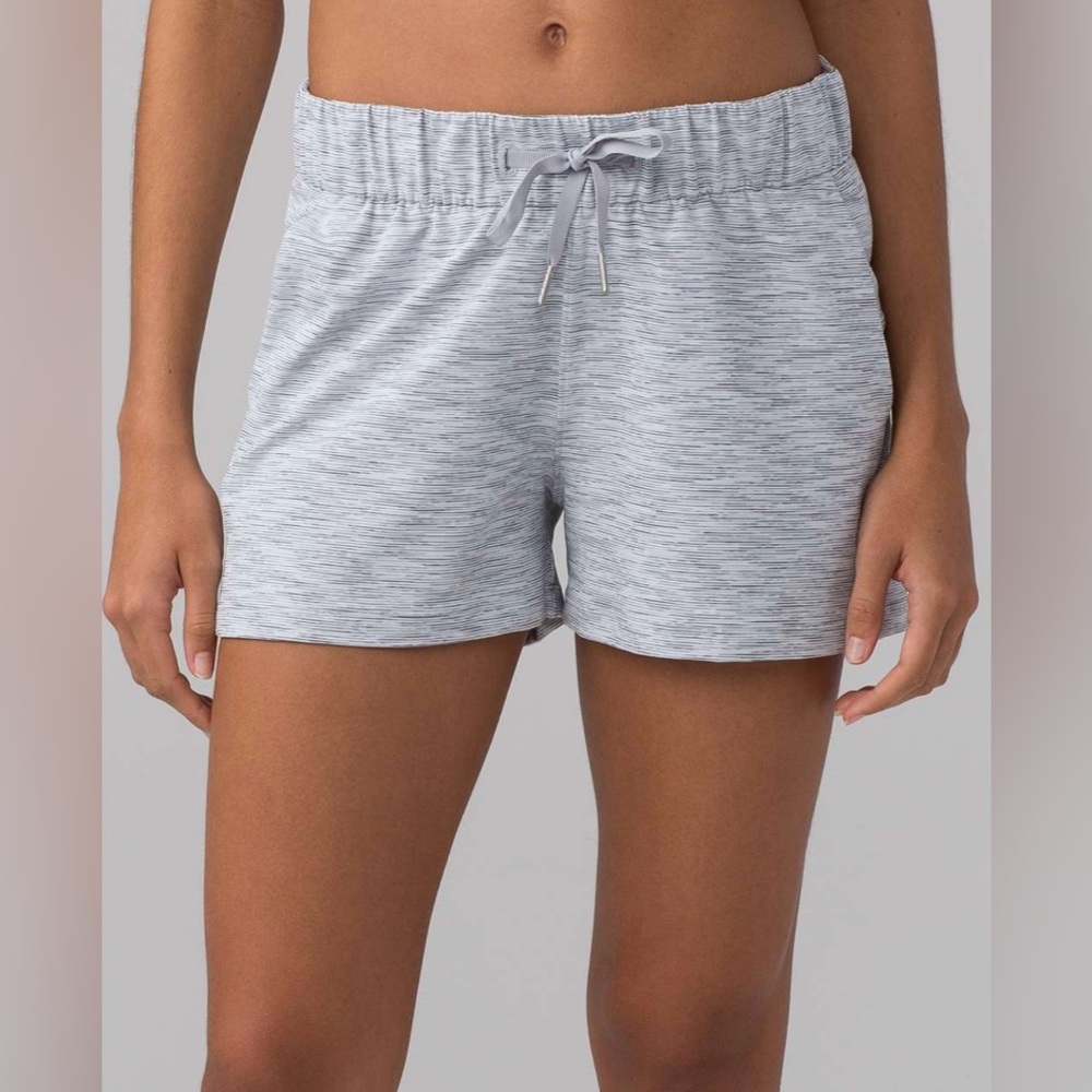 Lululemon On the Fly Short Size 8